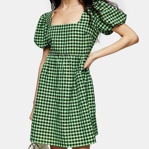 Green gingham puff sleeve dress